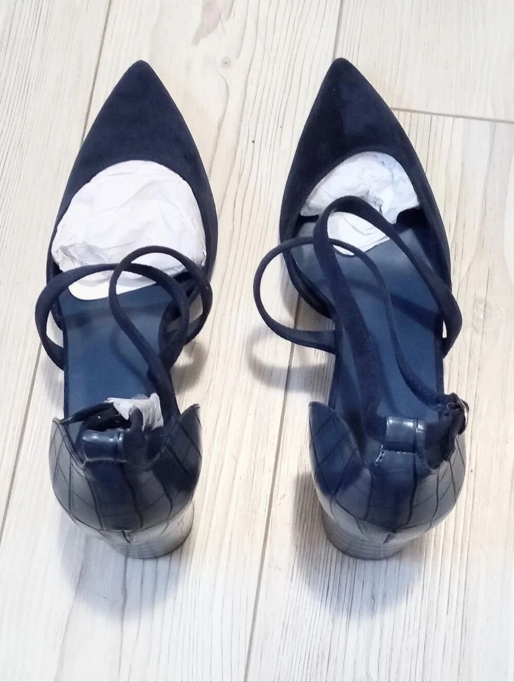 (69-4880) Women's Navy Heels Sz 9 - Picture 10 of 12